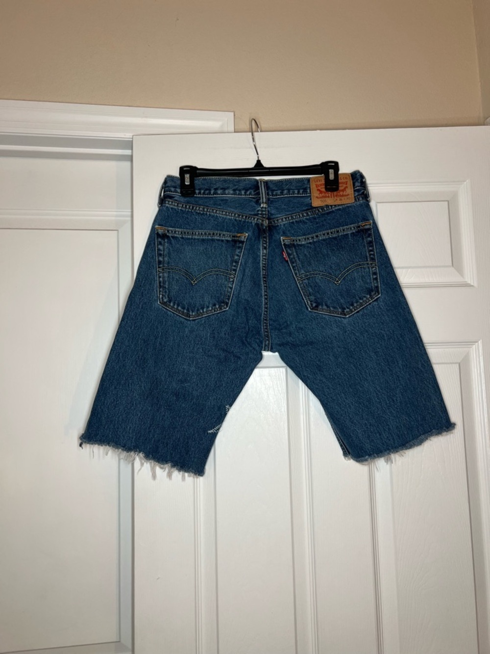 Levis 505 Cut off Custom Embroidered Star Jean Shorts Slit Sides Women 31"x11" - Picture 4 of 9